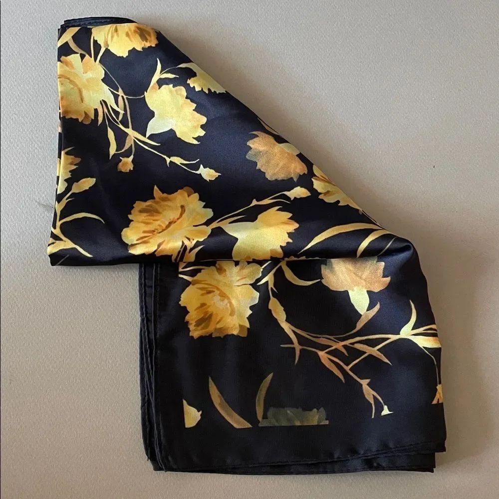 Yellow flower scarf N1368 - Picture 3 of 3